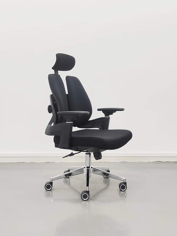 419748911_881523393760290_223847923282803544_n.jpg High Back Office Chair - Image 1
