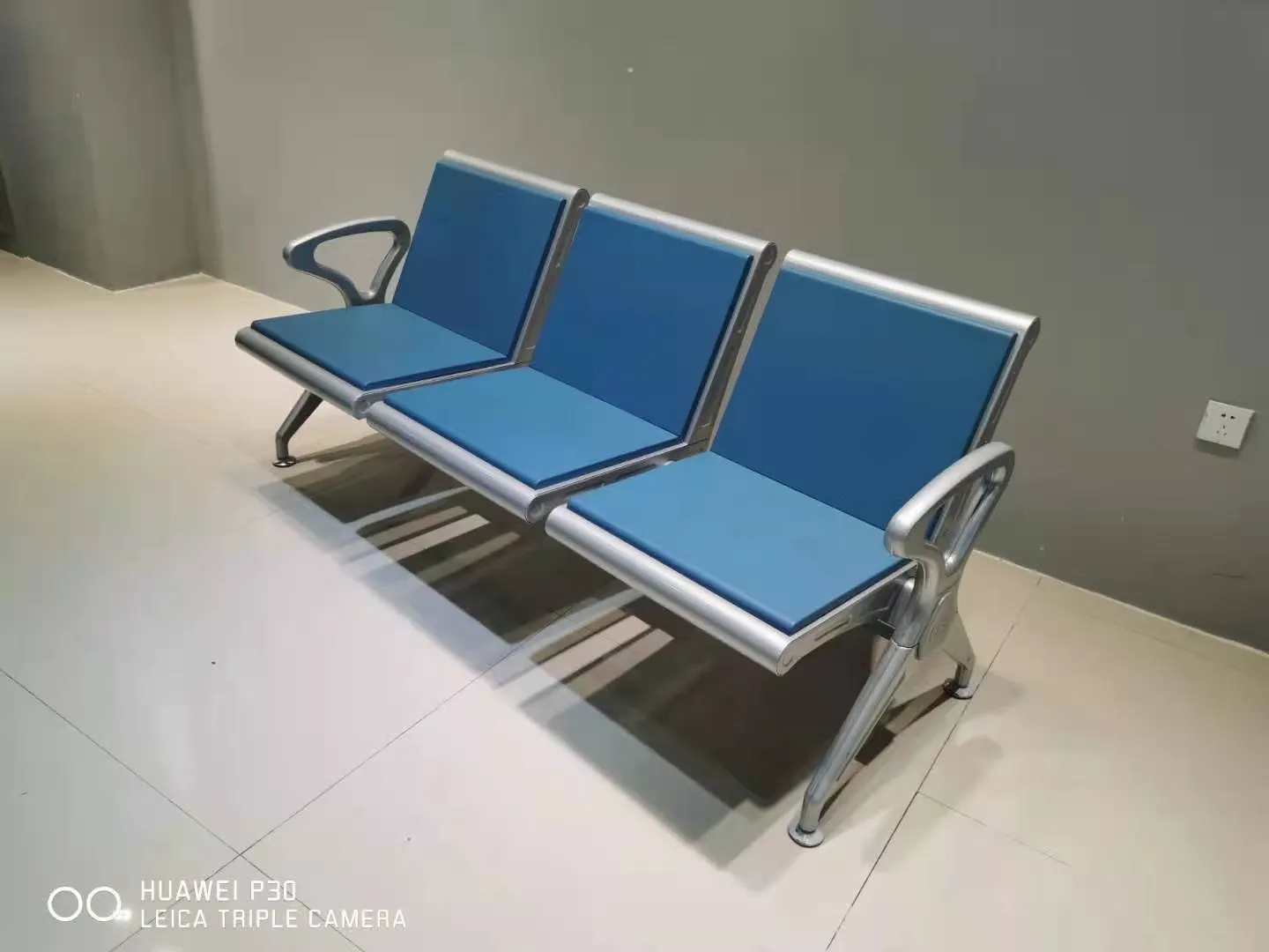 H26c10987bb954239b99c278783ea0e0bD.webp Three seater office reception bench - Image 1