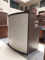 Curved office reception desk - Image 4