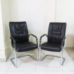 Executive leather visitor's chair -Black - Image 4