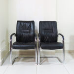 Executive leather visitor's chair -Black - Image 2
