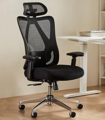 Ergonomic staff orthopedic seat with adjustable features and lumbar support for comfort and posture.