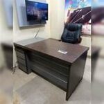 A modern 1.8-meter professional office desk crafted from high-quality wood and metal, featuring ample storage, an ergonomic design, and a cable management system.